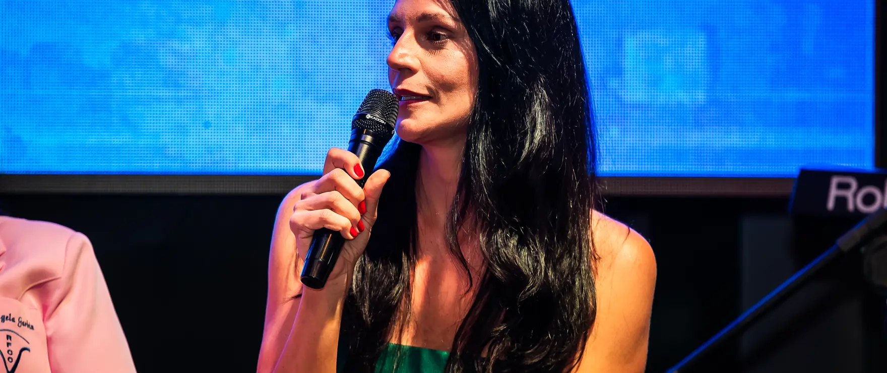 Joana Steiger de olhos fechados.